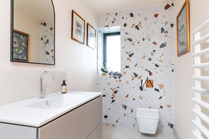 4 Bedroom Detached House For Sale In Oliver's Battery Road South, Winchester, SO22