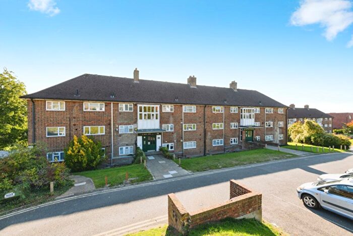 2 Bedroom Flat For Sale In Kingsdown Avenue, South Croydon, Surrey, CR2