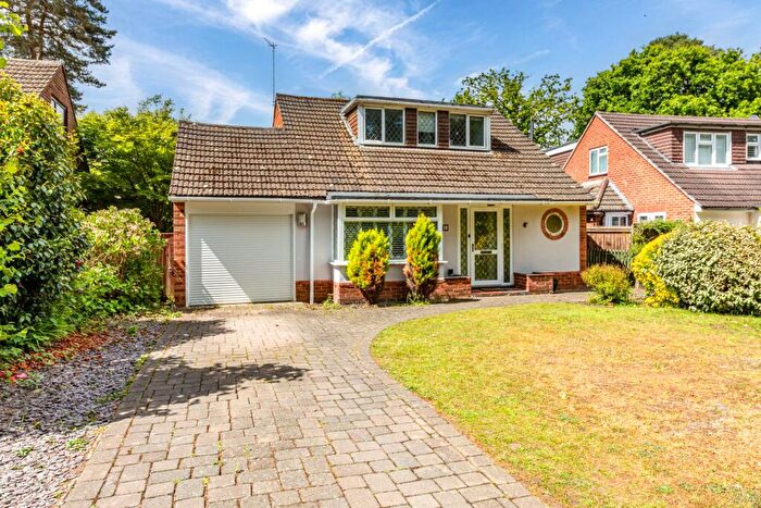 3 Bedroom Detached House For Sale In Tanglewood Close, Pyrford, Surrey, GU22