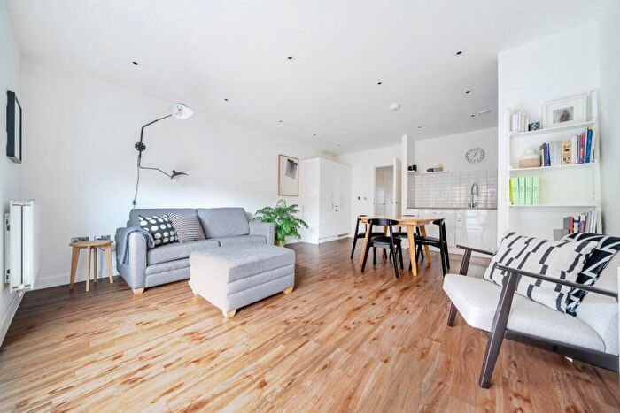 2 Bedroom Apartment For Sale In Rolfe Terrace, Woolwich, SE18