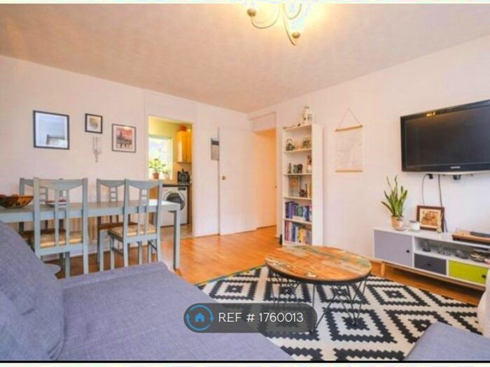 2 Bedroom Flat To Rent In Monarch Mews, London, SW16