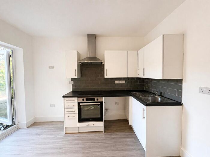 2 Bedroom Flat To Rent In Winchester Road, SO16