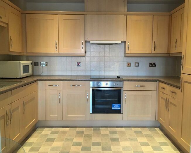 2 Bedroom Flat To Rent In Parkhouse Court, Hatfield, AL10