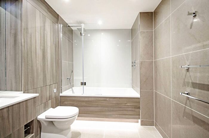 3 Bedroom Flat To Rent In Aerodrome Road, Colindale, London, NW9