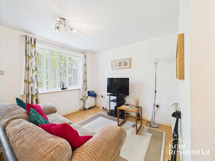 1 Bedroom Maisonette To Rent In Wharfdale Square, Tovil, ME15