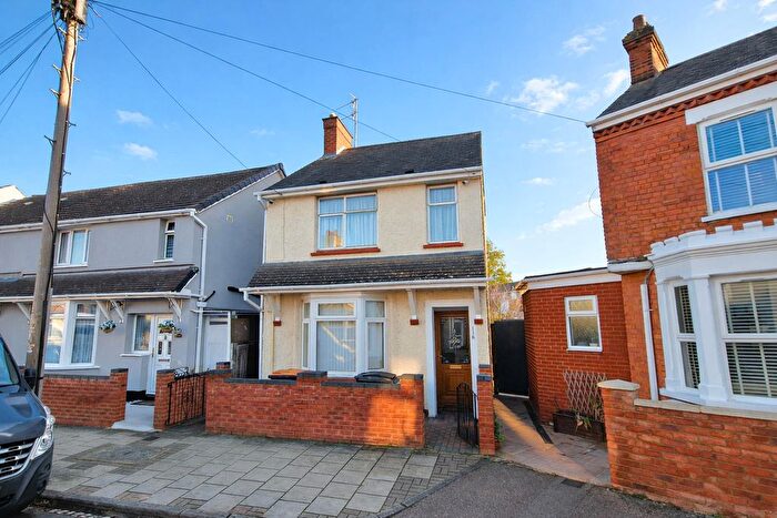 3 Bedroom Detached House For Sale In Honey Hill Road, Bedford, MK40