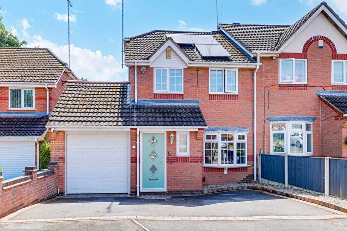 3 Bedroom Semi-Detached House For Sale In Tree View Close, Arnold, NG5