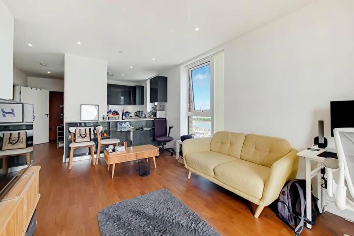 1 Bedroom Flat To Rent In Duncombe House, Woolwich, London, SE18