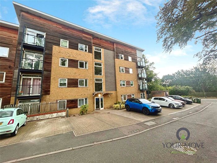 3 Bedroom Flat For Sale In Brunell Close, Maidstone, Kent, ME16