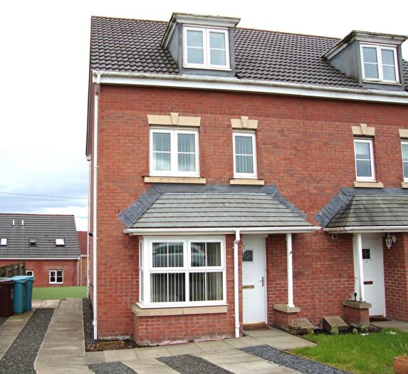 4 Bedroom Semi-Detached House To Rent In Hopepark Drive, Smithstone, Cumbernauld, G68