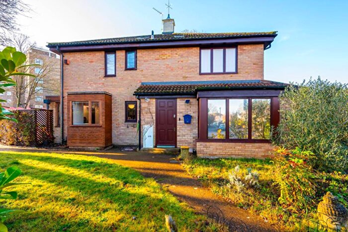 2 Bedroom House For Sale In Albany Mews, Kingston, Kingston Upon Thames, KT2