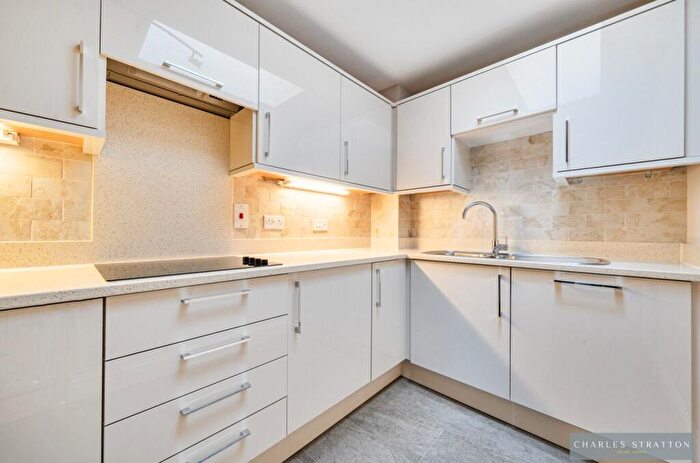 2 Bedroom Apartment For Sale In Highlands Apartments, Gidea Park, RM2