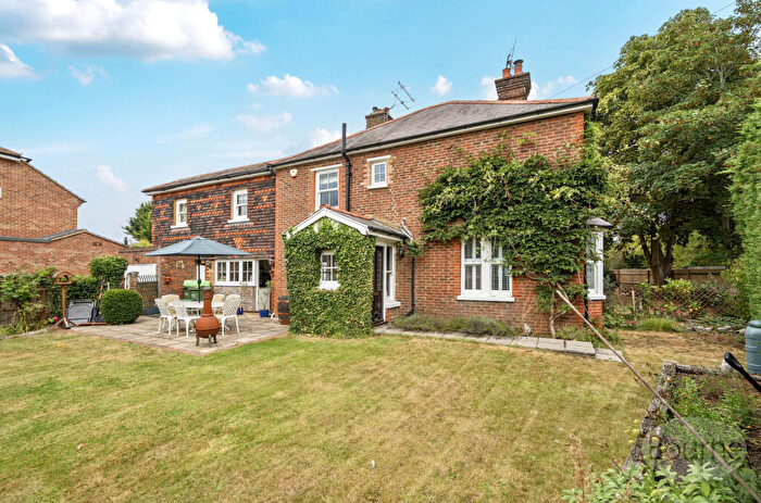 4 Bedroom Semi-Detached House For Sale In Jacobs Well Road, Jacob's Well, Guildford, Surrey, GU4