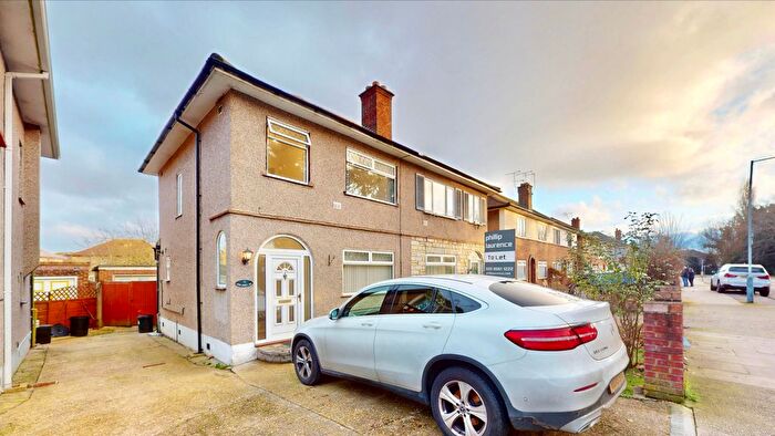 3 Bedroom Semi Detached House To Rent In Park Lane, Hayes, UB4