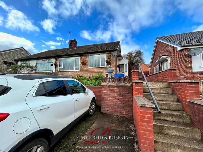 3 Bedroom Semi-detached Bungalow For Sale In King Edward Drive, Flint, CH6