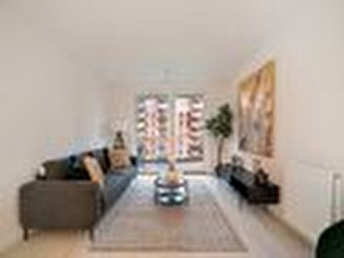 2 Bedroom Flat To Rent In Farine Avenue, Hayes, UB3