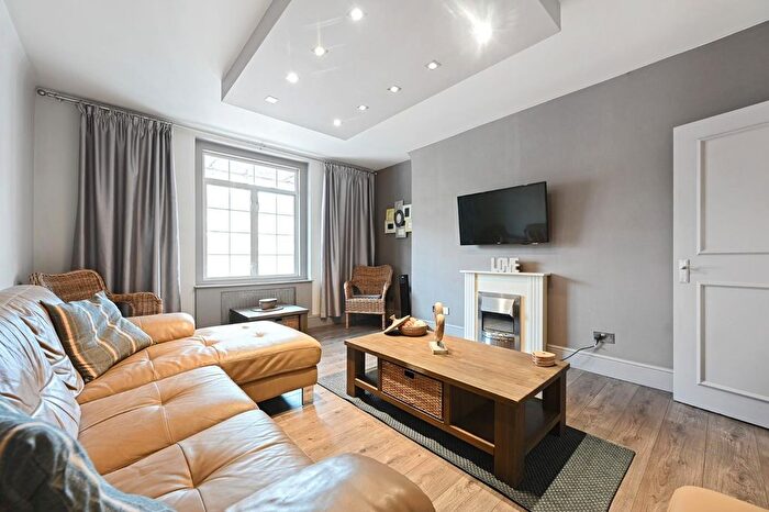 2 Bedroom Flat To Rent In Harrowby Street, London, W1H