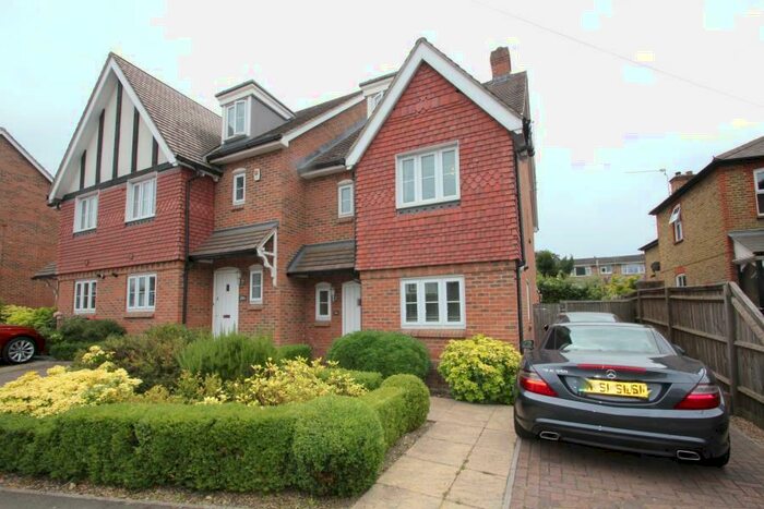 4 Bedroom End Of Terrace House To Rent In Woking, GU22