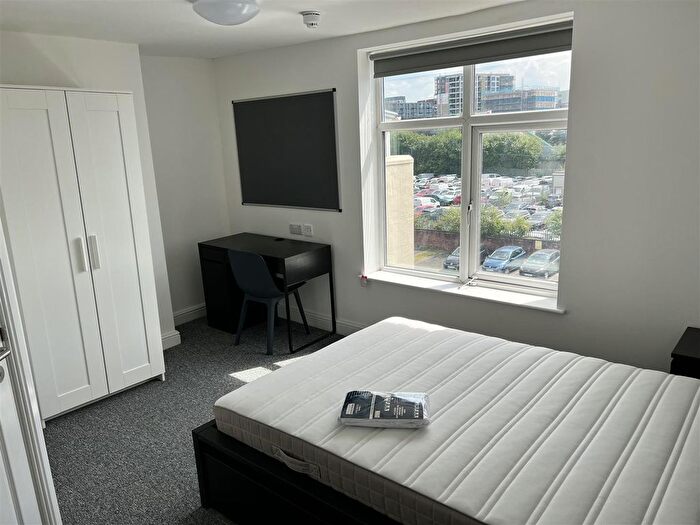 8 Bedroom Property To Rent In Crescent, Salford, M5