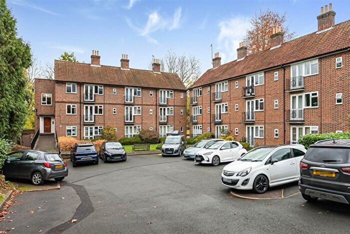 1 Bedroom Flat For Sale In Westall Close, Hertford, SG13