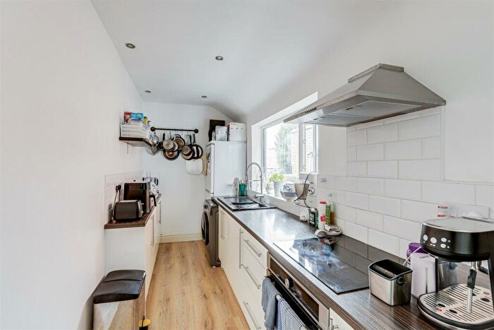 3 Bedroom End Of Terrace House For Sale In Broomhill Road, Bulwell, Nottinghamshire, NG6