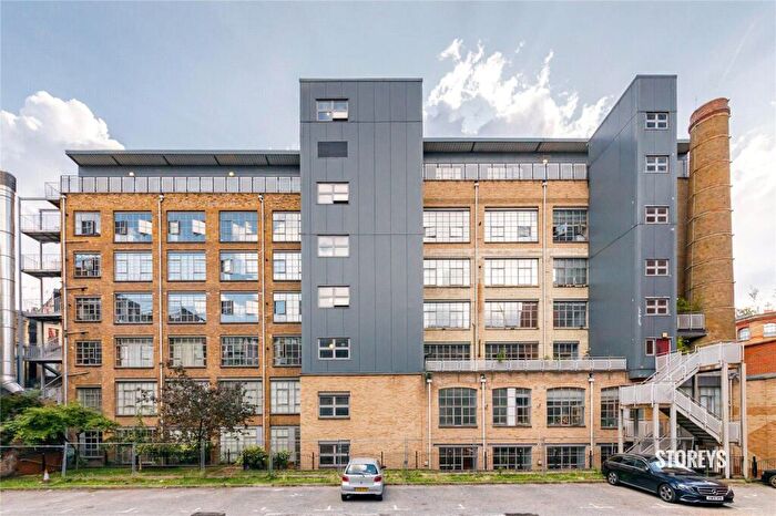2 Bedroom Apartment To Rent In Shepherdess Place, Shoreditch, London, N1