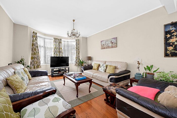 4 Bedroom Semi Detached House For Sale In Park Road, Wembley, HA0