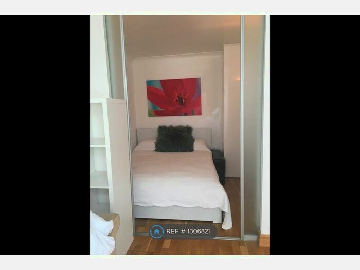 Studio To Rent In Court Royal, London SW15