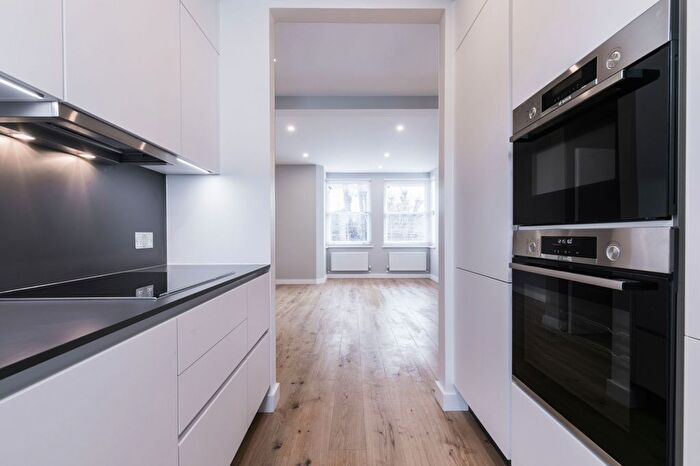 3 Bedroom Flat To Rent In Russell Road, London, N13