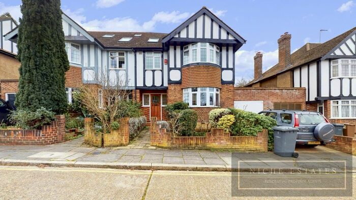 4 Bedroom Semi-Detached House To Rent In Shakespeare Gardens, London, N2