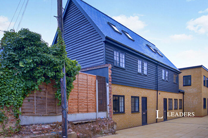 3 Bedroom Terraced House To Rent In Victoria Avenue, Southend-on-Sea, Essex, SS2