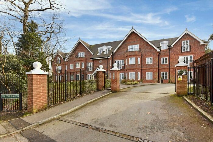 2 Bedroom Flat To Rent In South Lawns, Reigate Road, Reigate, Surrey, RH2