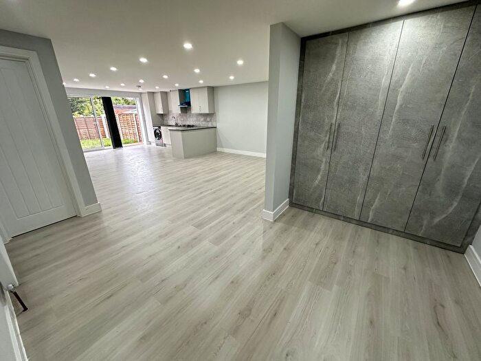 3 Bedroom Flat To Rent In Star Road, Uxbridge, Greater London, UB10