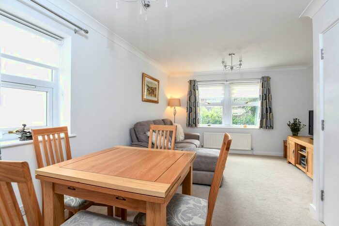 2 Bedroom Town House To Rent In Farnborough Crescent, Hayes, Bromley BR2