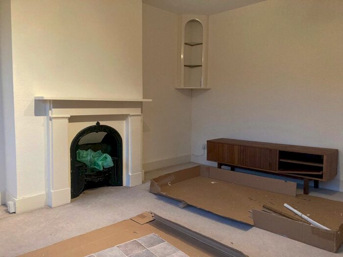 2 Bedroom Flat To Rent In S Worple Way, Richmond, SW14