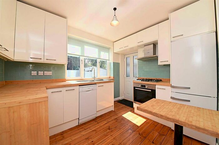 2 Bedroom Flat To Rent In Dollis Road, Mill Hill, NW7