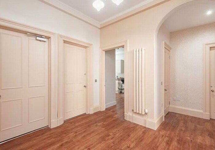 3 Bedroom Flat To Rent In Rankeillor Street, Edinburgh, Midlothian, EH8