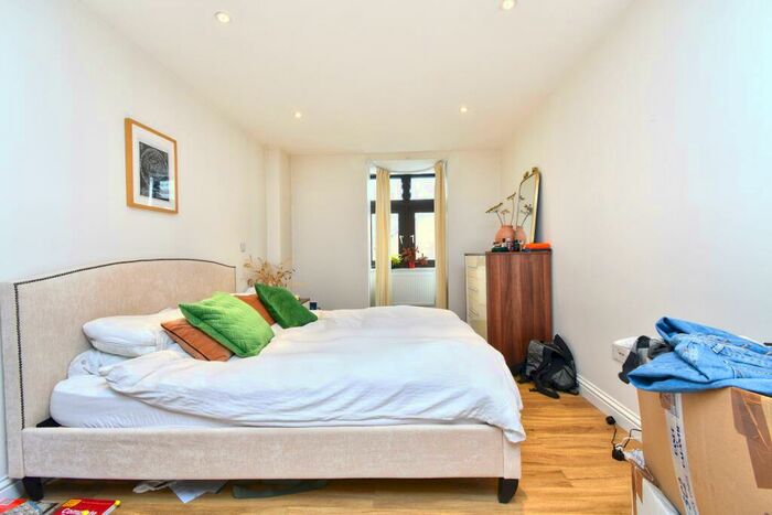 1 Bedroom Flat To Rent In Station Road, Redhill, RH1