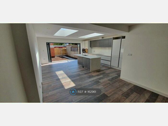 4 Bedroom Terraced House To Rent In Court Way, London, W3