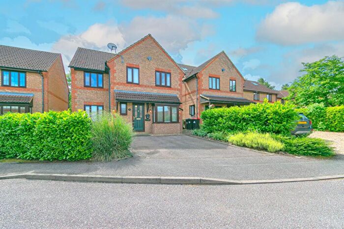 5 Bedroom Detached House For Sale In Ireland Close, Browns Wood, MK7