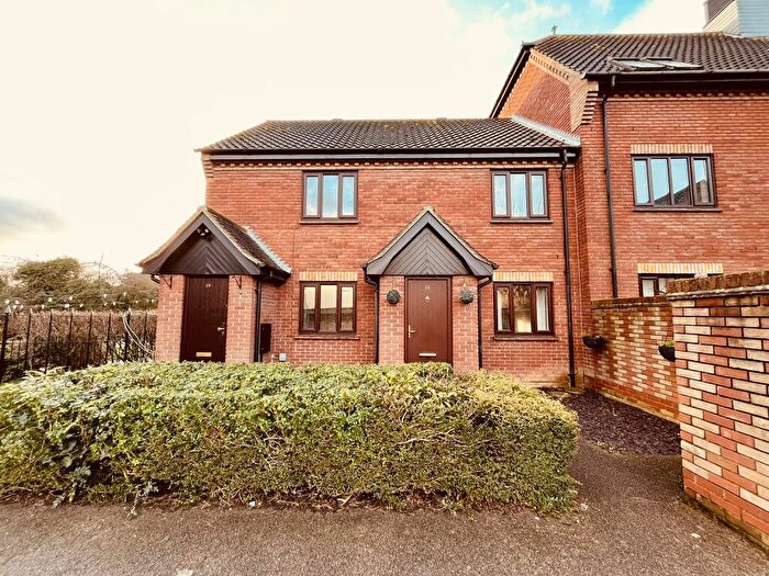 2 Bedroom Ground Maisonette To Rent In Fawkner Close, Chelmsford, CM2