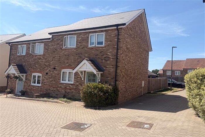 3 Bedroom Semi-Detached House To Rent In Bedroom Semi Detached House In Henshaw Way, Billingshurst, RH14