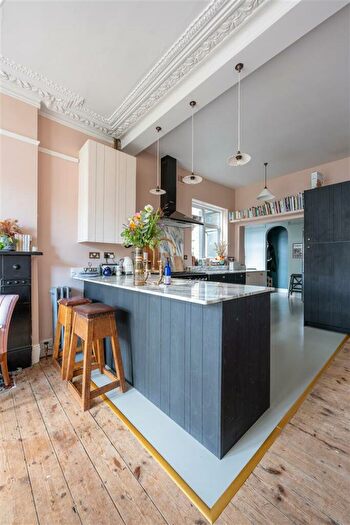 3 Bedroom Terraced House For Sale In Richmond Road, Leytonstone, E11