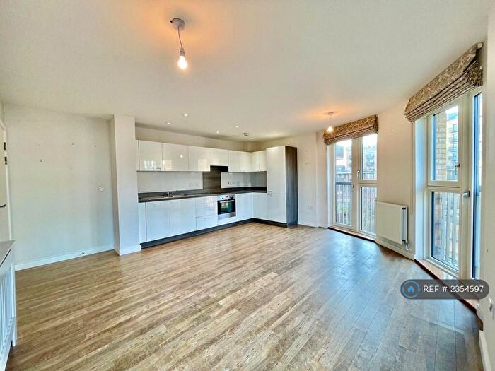 2 Bedroom Flat To Rent In Connersville Way, Croydon, CR0