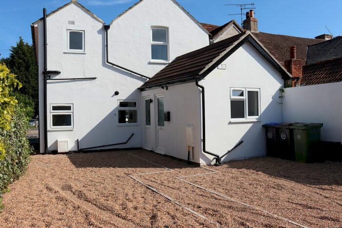 1 Bedroom Maisonette To Rent In High Street, Bagshot, GU19