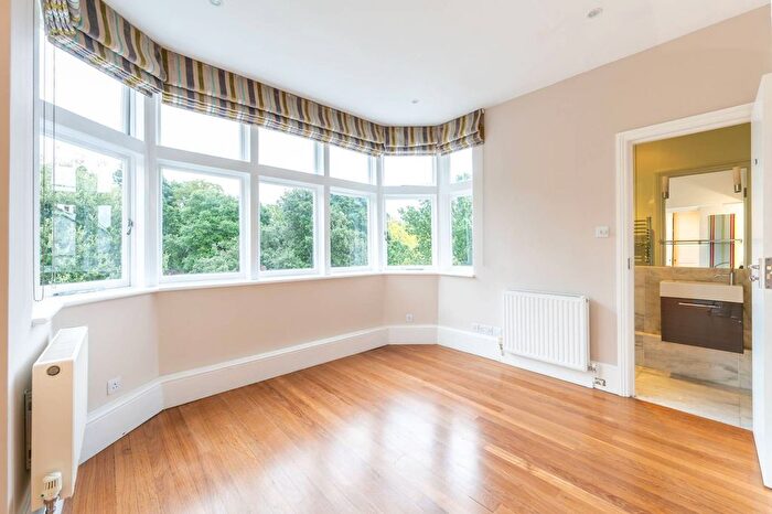 2 Bedroom Flat To Rent In Lansdowne Road, Notting Hill, London, W11