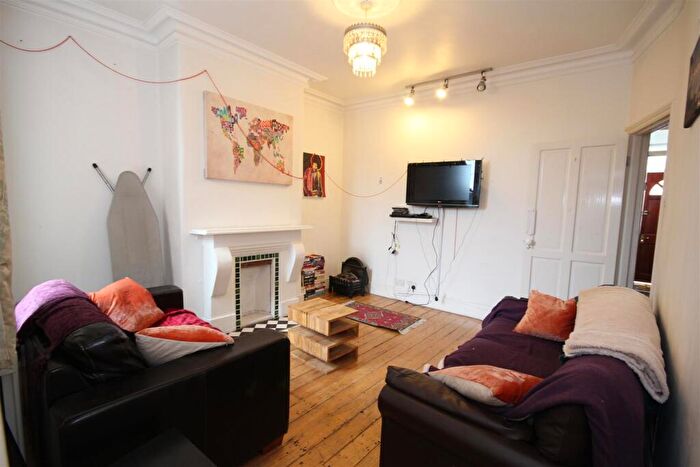 3 Bedroom Detached House To Rent In Wells House Road, North Acton, NW10