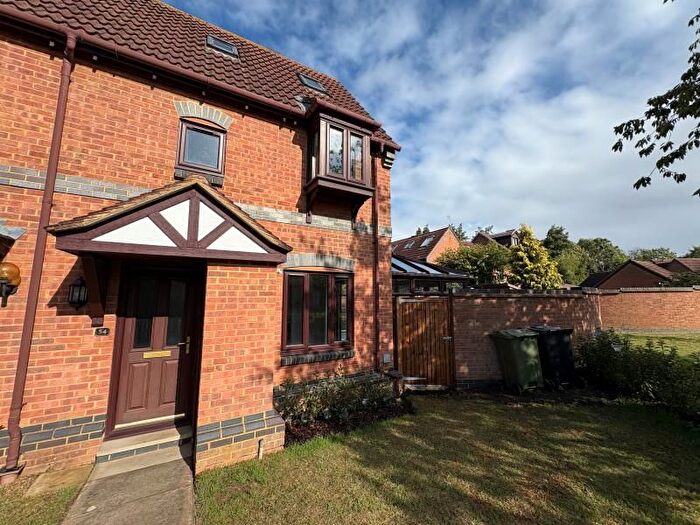 2 Bedroom Property To Rent In Dairymans Walk, Burpham, GU4