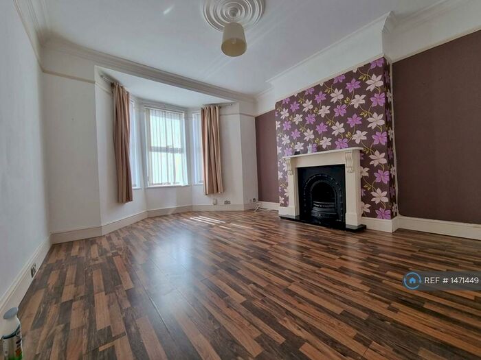1 Bedroom Flat To Rent In Cromwell Road, Cattedown, Plymouth, PL4