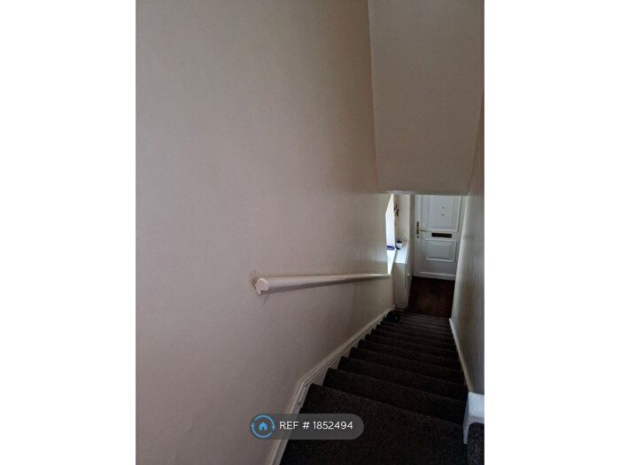 2 Bedroom Flat To Rent In Harlow Road, High Wycombe, HP13